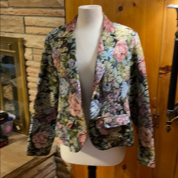 Ladies tapestry jacket - Picture 3 of 9